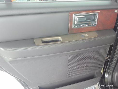 Used 2014 Lincoln Navigator 4WD image 17