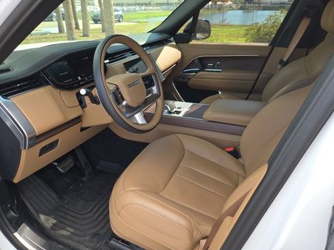 Used 2025 Land Rover Range Rover Autobiography image 15