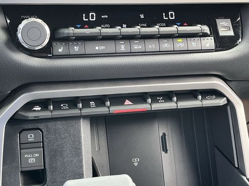 New 2026 Toyota Tundra Limited AWD/4WD image 18