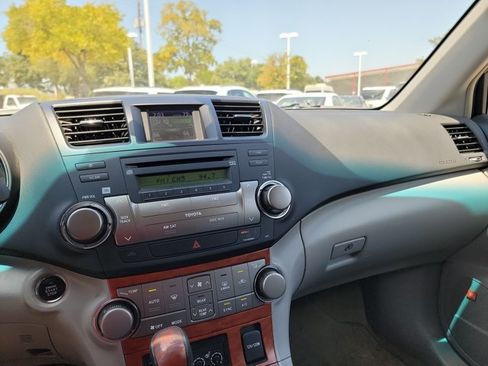 Used 2010 Toyota Highlander Limited FWD image 18