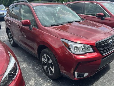 Used 2017 Subaru Forester 2.5i Premium AWD/4WD image 2