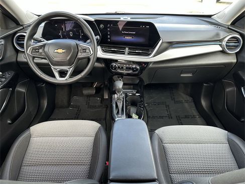 Used 2024 Chevrolet Trax LT w/ Driver Confidence Package image 11