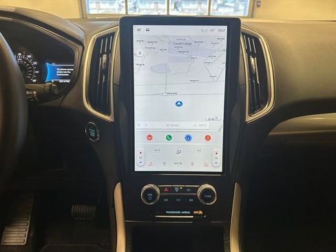 Used 2024 Ford Edge SEL image 11