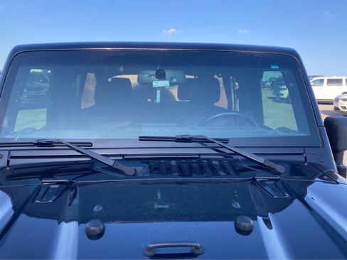 Used 2016 Jeep Wrangler Unlimited Rubicon AWD/4WD image 11