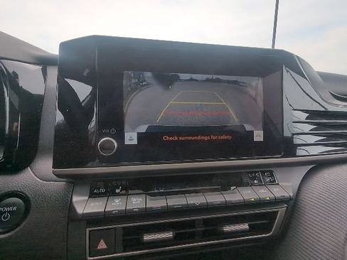 Used 2025 Toyota Camry SE w/ Convenience Package FWD image 16