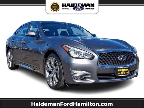 Used 2017 INFINITI Q70 L 3.7 AWD/4WD image 1