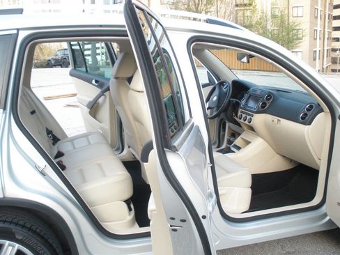 Used 2009 Volkswagen Tiguan SE image 22