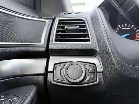 Used 2018 Ford Explorer XLT image 13