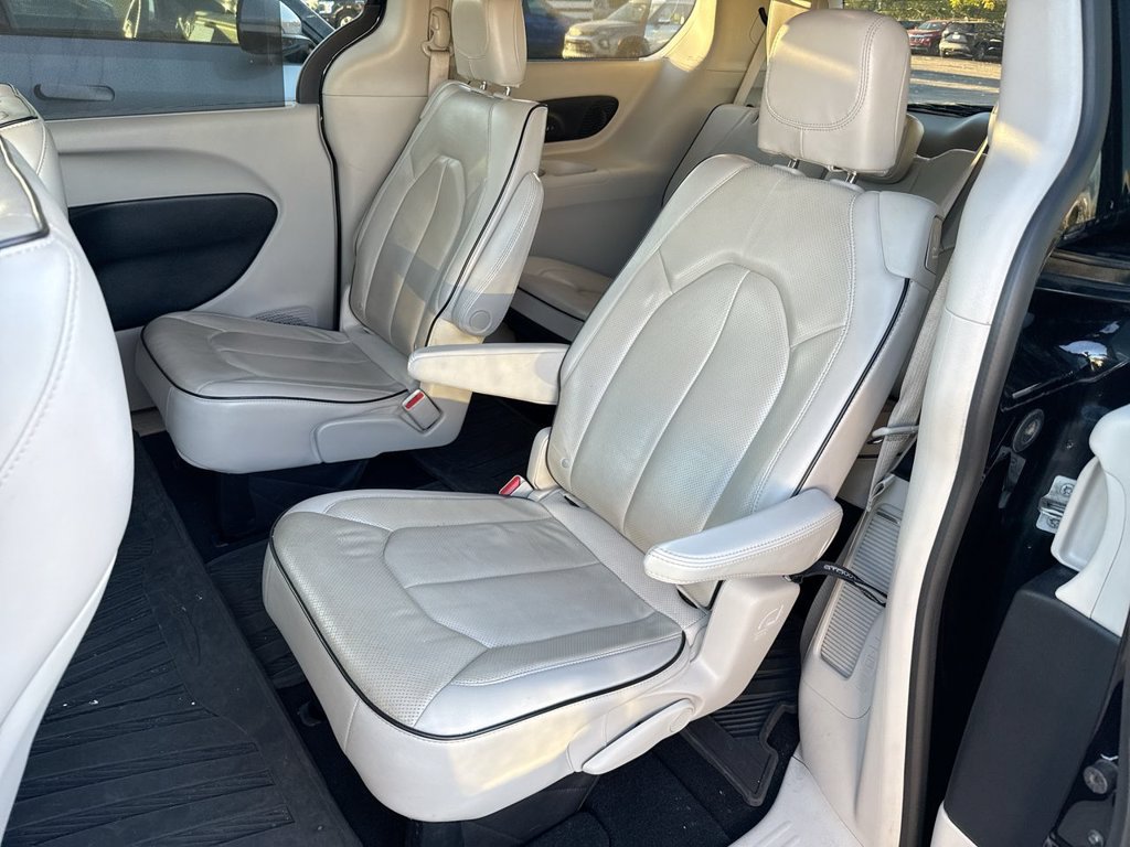 Used 2021 Chrysler Pacifica Limited AWD/4WD image 21