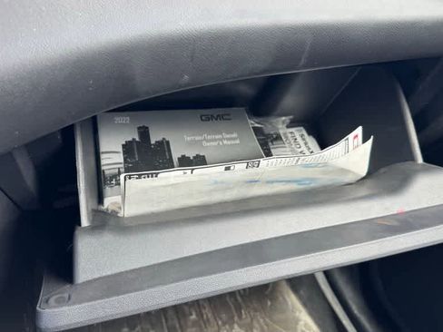 Used 2022 GMC Terrain SLT w/ LPO, Floor Liner Package image 29