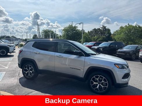 Used 2025 Jeep Compass Limited AWD/4WD image 8