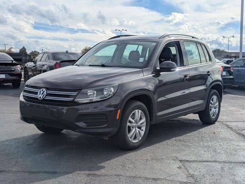 Used 2016 Volkswagen Tiguan S image 9