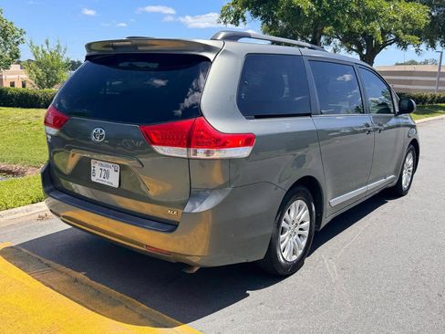 Used 2014 Toyota Sienna XLE image 37