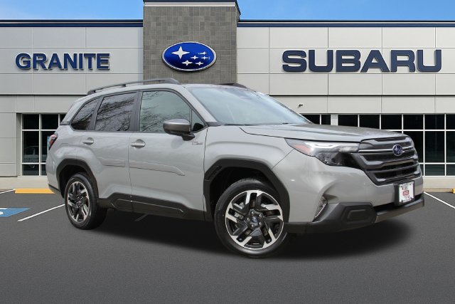 Used 2025 Subaru Forester Premium AWD/4WD image 4