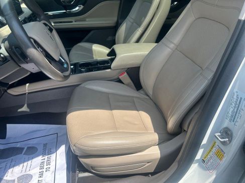 Used 2022 Lincoln Corsair AWD w/ Premium Package image 12