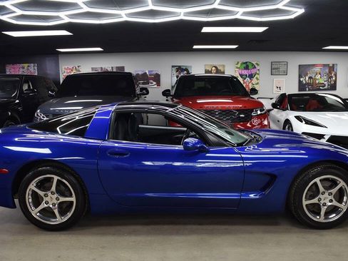 Used 2002 Chevrolet Corvette Coupe w/ Preferred Equipment Group1 image 4