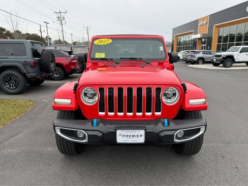 Used 2022 Jeep Wrangler Unlimited Sahara w/ Cold Weather Group image 4
