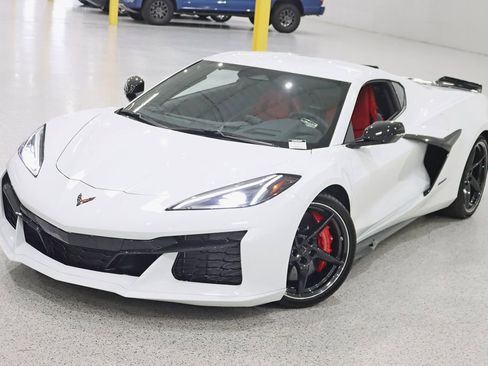 Used 2025 Chevrolet Corvette E-Ray AWD/4WD image 5