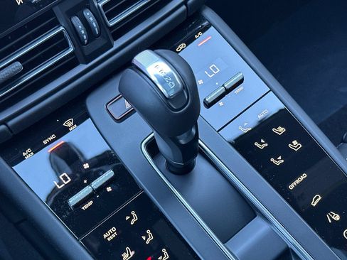 New 2026 Porsche Macan Turbo AWD/4WD image 28
