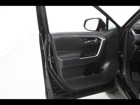Used 2025 Toyota RAV4 XLE FWD image 4
