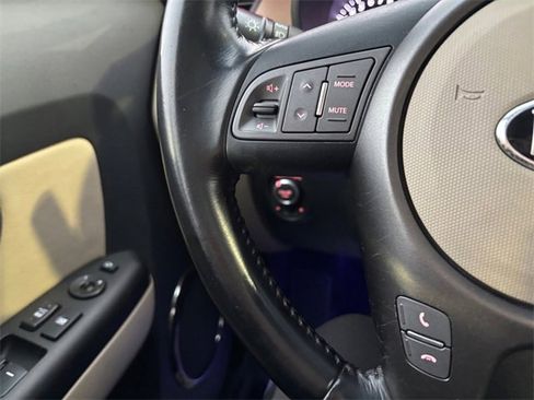 Used 2013 Kia Soul ! w/ Premium Pkg image 20