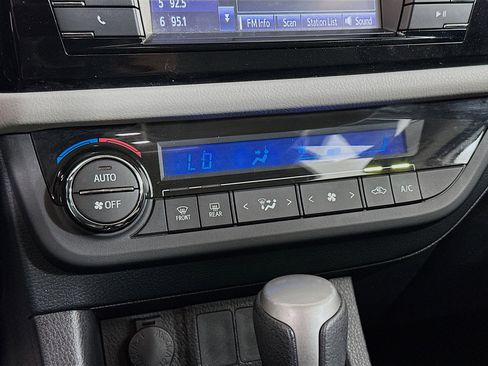 Used 2016 Toyota Corolla LE image 23