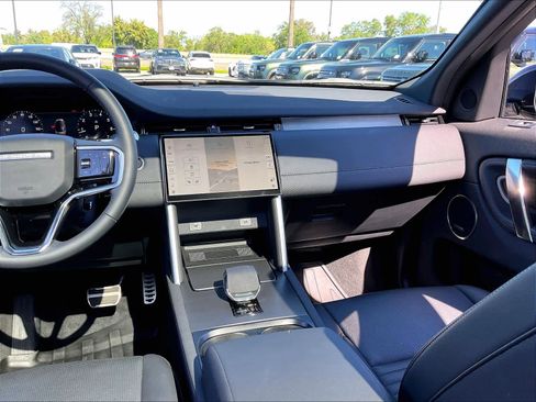 Used 2025 Land Rover Discovery Sport Dynamic SE image 8
