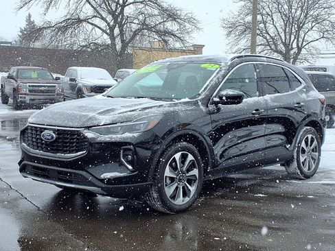 Used 2023 Ford Escape Platinum image 1