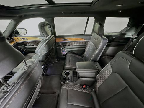 Used 2021 Jeep Grand Cherokee L Summit AWD/4WD image 11