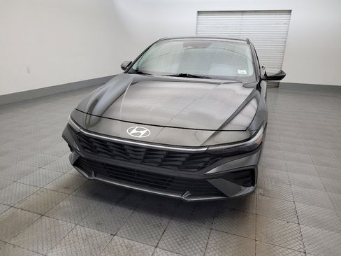 Used 2025 Hyundai Elantra SE FWD image 15