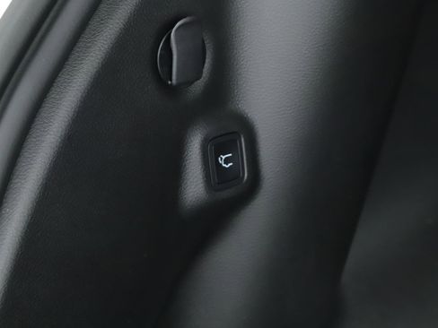 New 2026 Jeep Compass Limited image 16