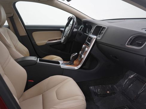 Used 2016 Volvo S60 T5 Premier w/ Climate Package image 11