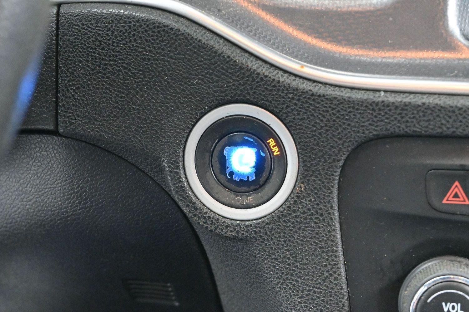 Used 2013 Dodge Charger SE RWD image 22