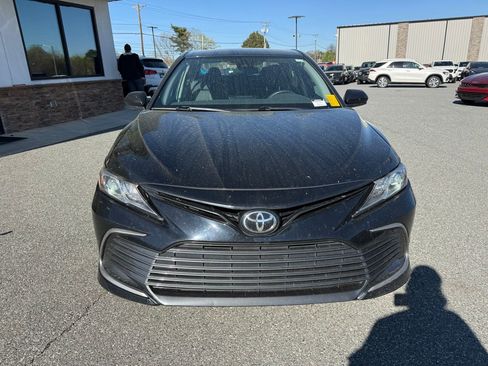 Used 2022 Toyota Camry LE image 9