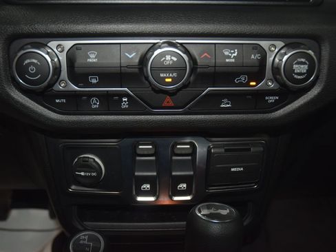 Used 2025 Jeep Wrangler Sport AWD/4WD image 34