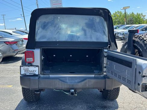 Used 2017 Jeep Wrangler Unlimited Sport w/ Connectivity Group AWD/4WD image 6