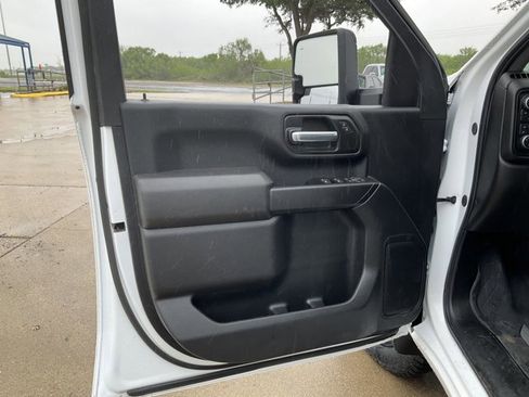 Used 2025 Chevrolet Silverado 2500 Custom w/ Custom Value Package AWD/4WD image 7