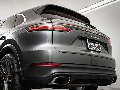 Certified 2022 Porsche Cayenne E-Hybrid w/ Premium Package image 24
