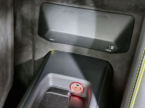 Used 2023 Lamborghini Huracan Tecnica RWD image 19