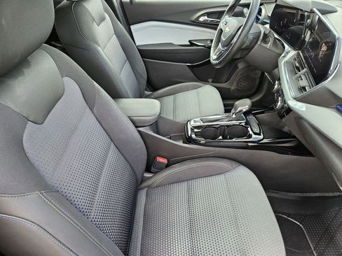 Used 2025 Chevrolet Trax LT w/ Driver Confidence Package FWD image 20