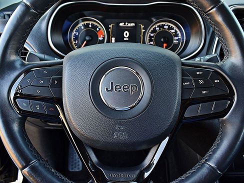 Used 2019 Jeep Cherokee Latitude Plus FWD image 34