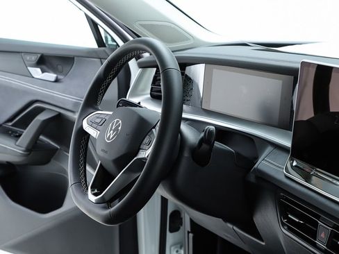 New 2026 Volkswagen Tiguan SE image 73