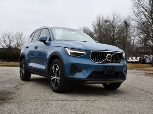 Certified 2025 Volvo XC40 B5 Core image 28