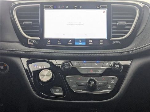 New 2026 Chrysler Pacifica Select image 13