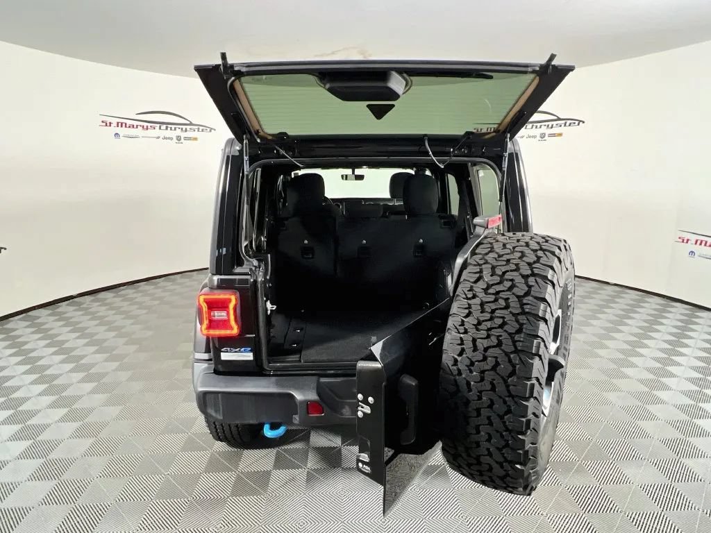 Used 2023 Jeep Wrangler Unlimited Rubicon 4xe w/ Cold Weather Group AWD/4WD image 25