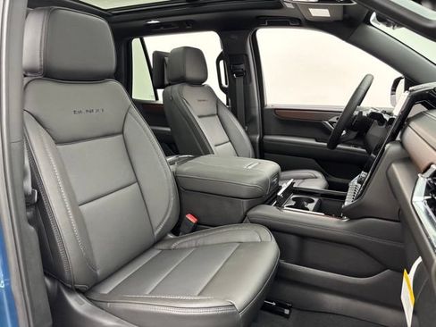 New 2026 GMC Yukon Denali w/ Denali Reserve Package AWD/4WD image 39