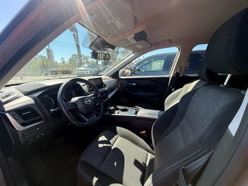 Used 2025 Nissan Rogue SV FWD image 5
