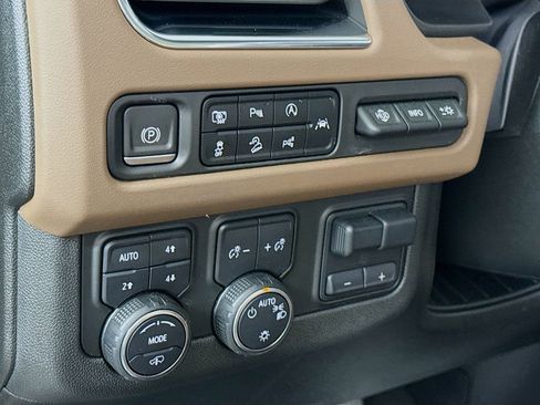 Used 2024 Chevrolet Suburban High Country w/ Advanced Technology Package image 19