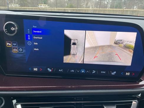 Used 2025 Chevrolet Traverse Z71 image 36