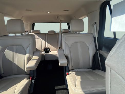 Used 2024 Ford Expedition Limited AWD/4WD image 20